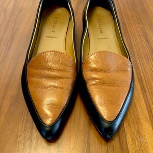 Everlane “The Modern Point” Italian leather loafers in black/cognac. Size 9.5